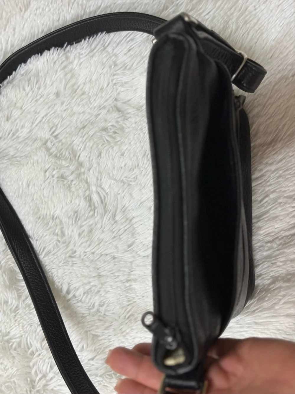 Classic Black Leather Crossbody Bag - Unbranded